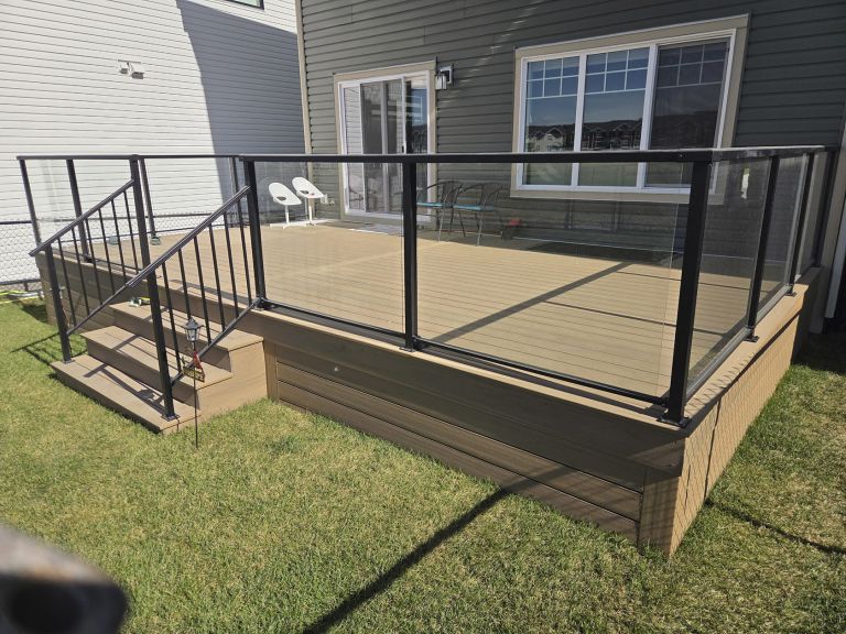 Composite deck with railings 768x576