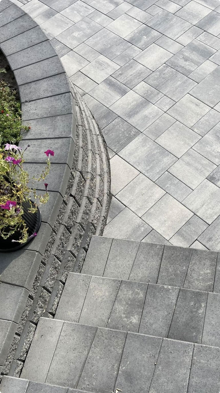 Landscaped walkway with retaining wall mobile