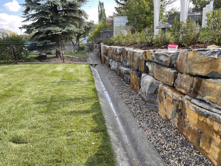 Large stone retaining wall 768x576