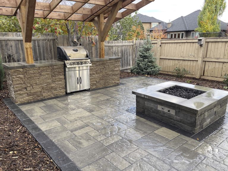Outdoor bbq and firepit 768x576