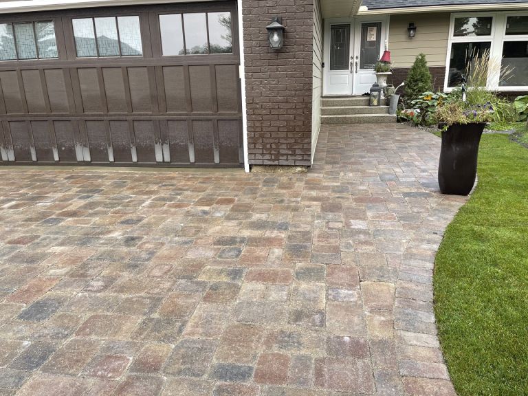 Paver driveway and walkway 768x576