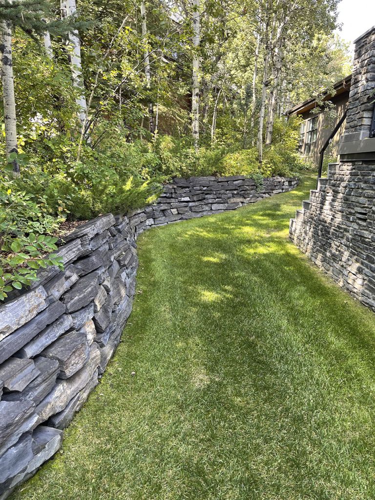 Retaining wall back yard 768x1024