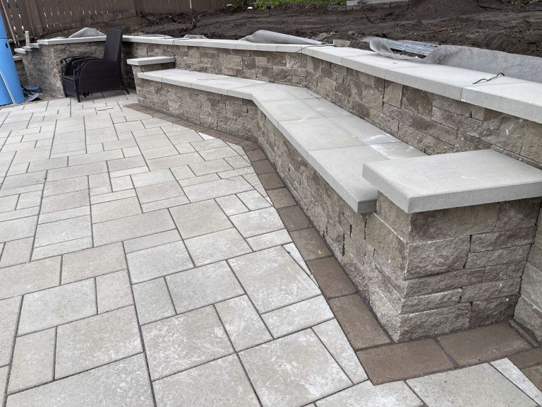 Retaining wall bench seating 768x576