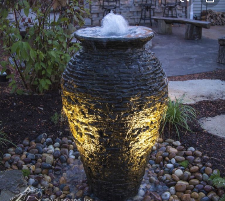 Vase water feature flowing 768x687